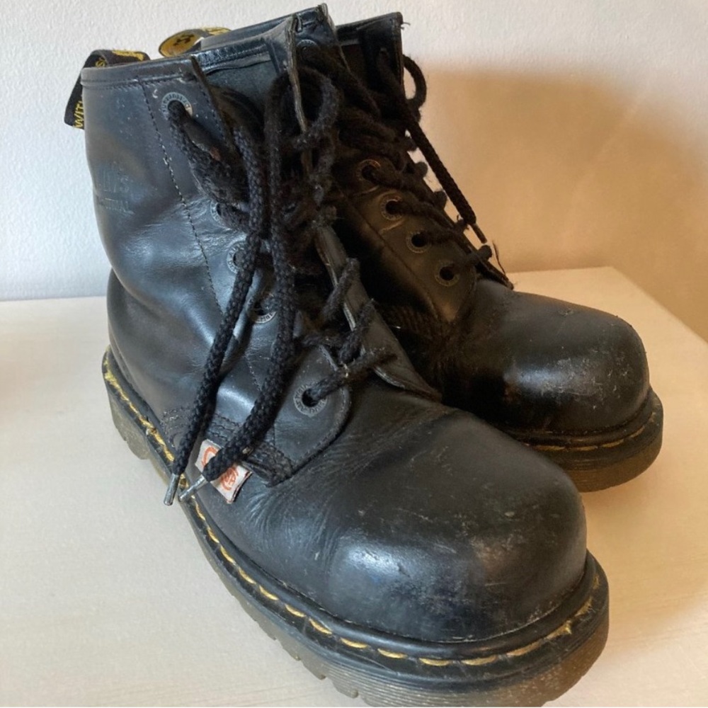 Steel toe boots